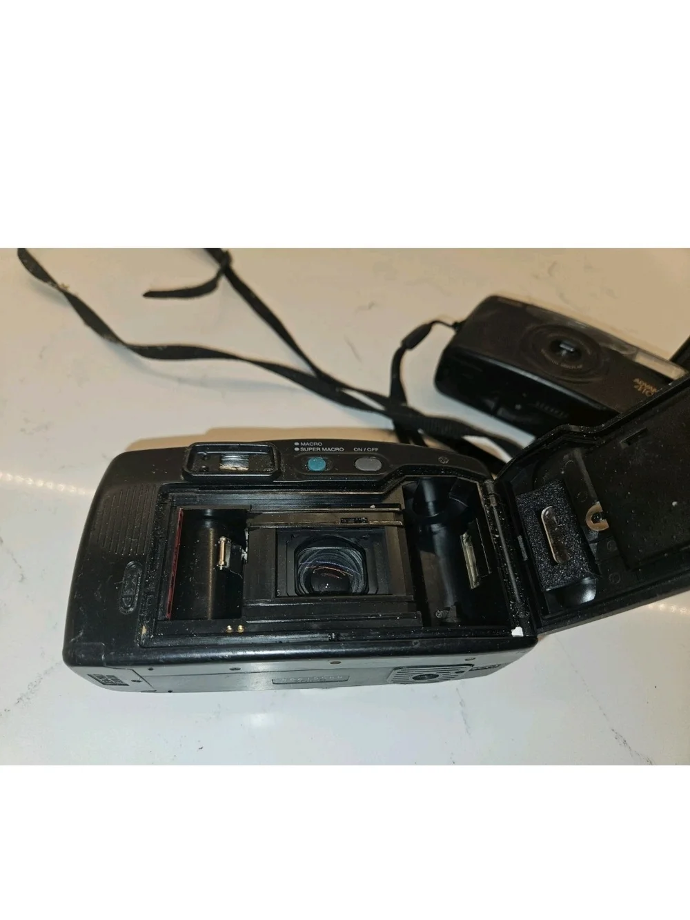 Set of 3 Vintage Cameras Kodak instamatic 134, Advantix 4100, Samsung. Untested
